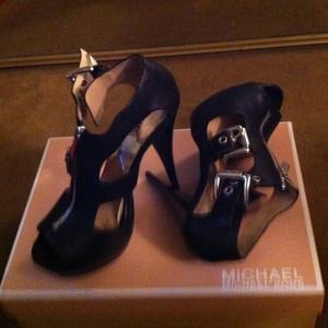 Reserved @mrsmilligan2013 Michael Kors shoes