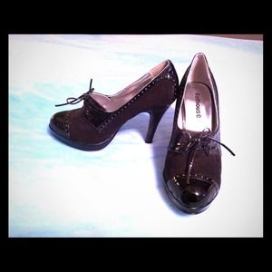 ***Reserved for @divaz!***Dollhouse black pumps!