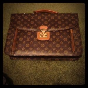 LV VERY nice inspired laptop carrier.