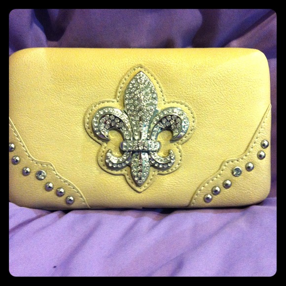 Nude clutch!
