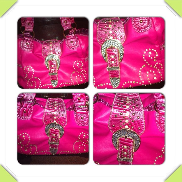 🎀🌹Wide spaced pink rhinestoned hand bag.