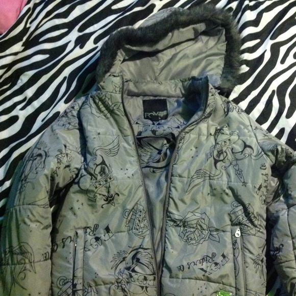 Selling in trade to @summerhart