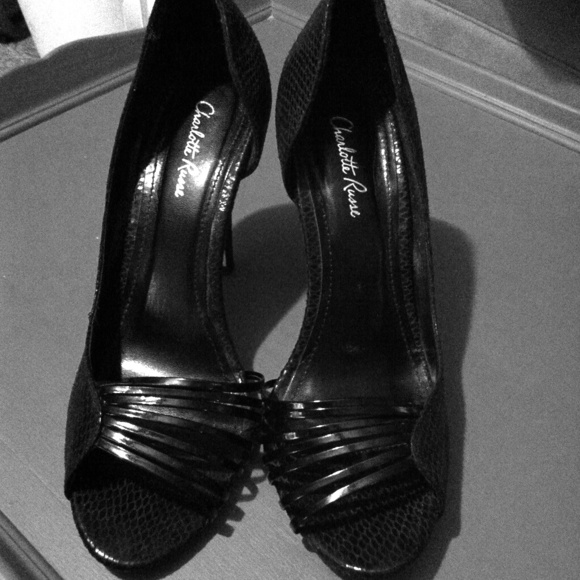 Black faux snake skin pumps w/ strappy detail