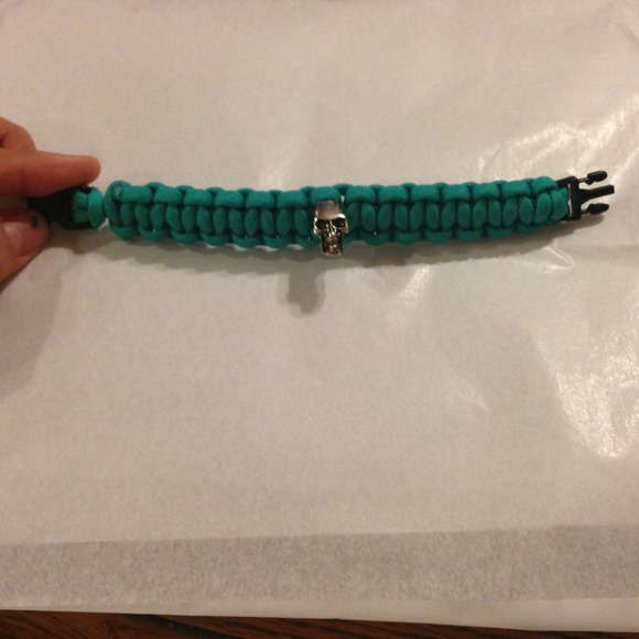 Teal skull paracord bracelet - Picture 4 of 4