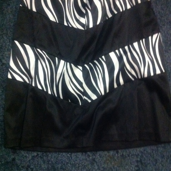 Staples dress - Picture 3 of 3