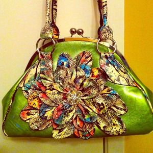 Pretty printed flower purse!