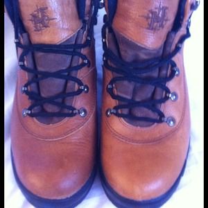 Size 9 Men's leather hiking boots.
