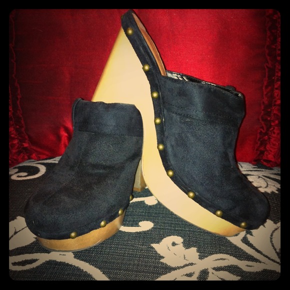 *JUST REDUCED!* Cute Comfy Shoes
