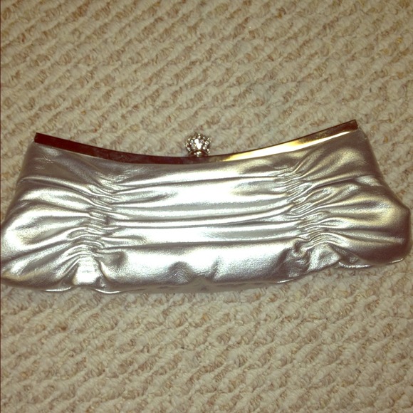 Silver evening clutch w chain handle