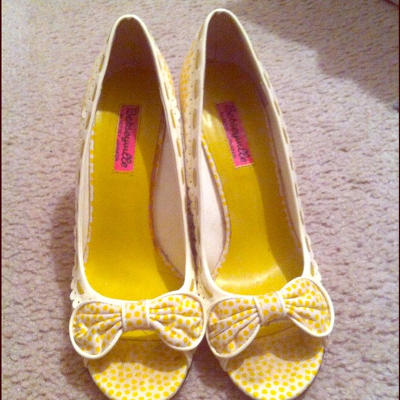 🎀Betsy Johnson Spring Heel🎀