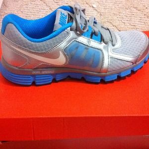 💟RESERVED💟Nike fusion shoes size 6