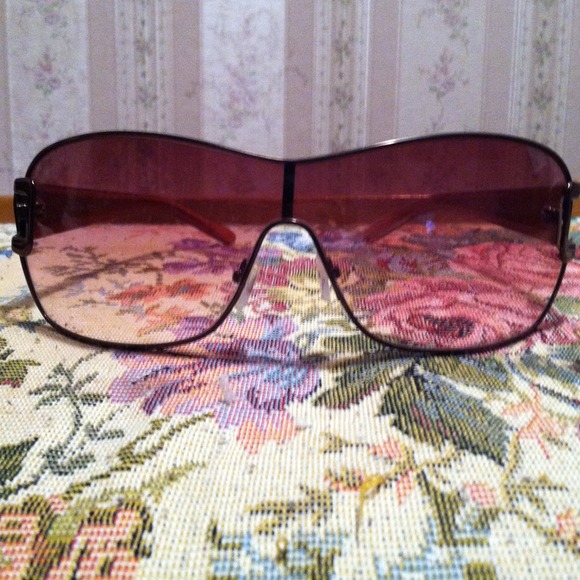 Kenneth Cole rose color sunglasses