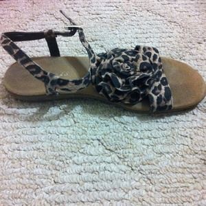 Cute summer sandal! very comfy ;) leopard <3