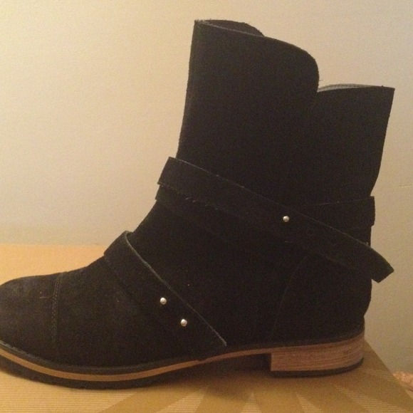 Kelsi Dagger Boots - Flash Sale💢Kelsi Dagger black suede ankle boots