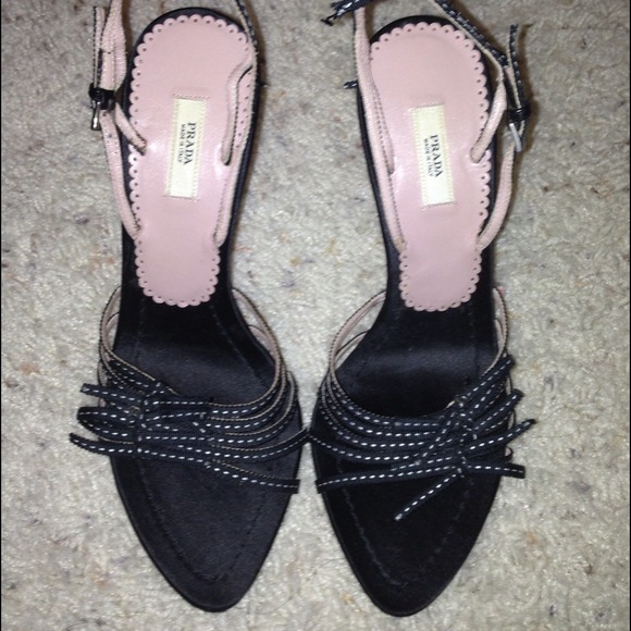 *RESERVED* Prada shoes - size 36/6
