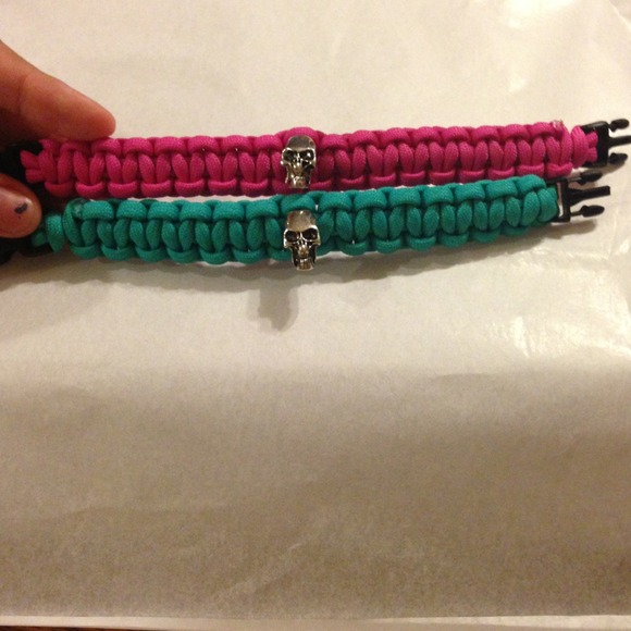 Pink skull paracord bracelet - Picture 2 of 4