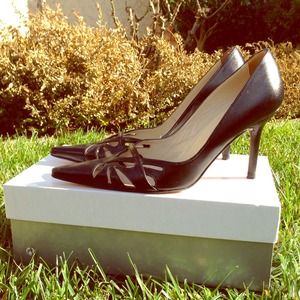 ❌SOLD - Charles David cutout pumps