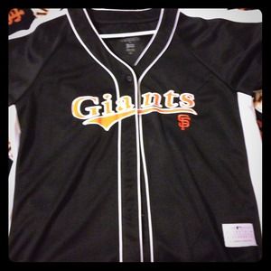 Women's SF Giants shirt
