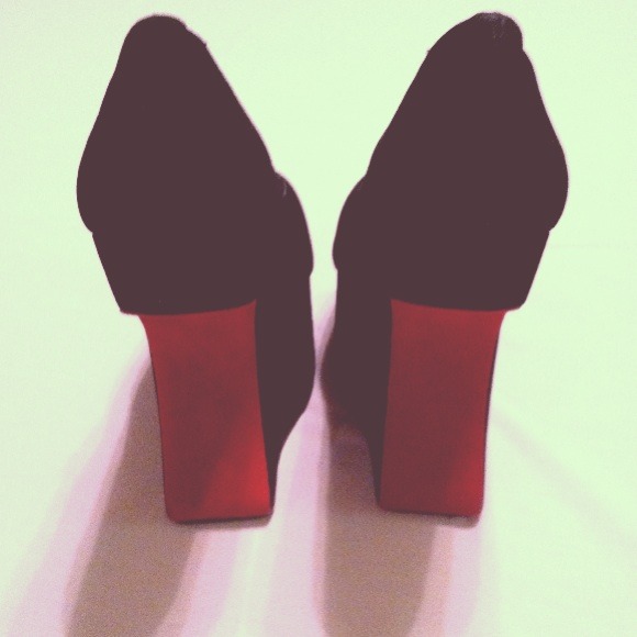 Neck Turning Heels