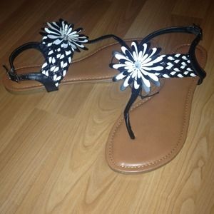 ❌SOLD❌ Black & white sunflower flip flop sandals