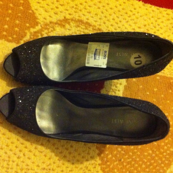 Black Glittery NINEWEST heels *REDUCED* 🎉👍