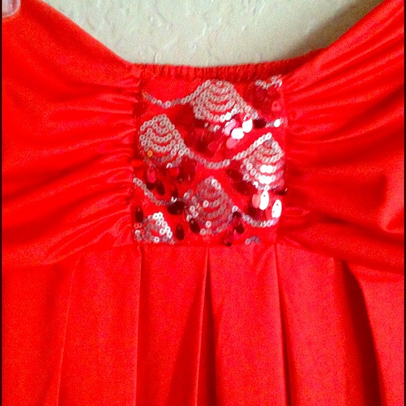 Flowing red strapless maxi dress. - Picture 1 of 4