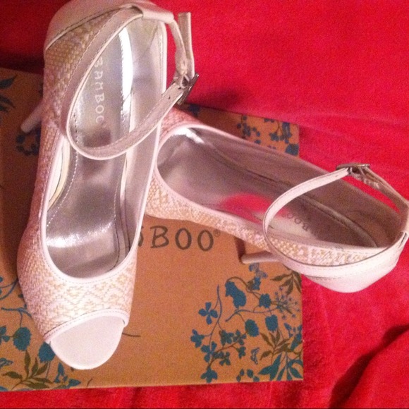 ⚠️⚠️SOLD⚠️⚠️ 😍 Peep toe white Bamboo heels 💃👠 - Picture 3 of 4