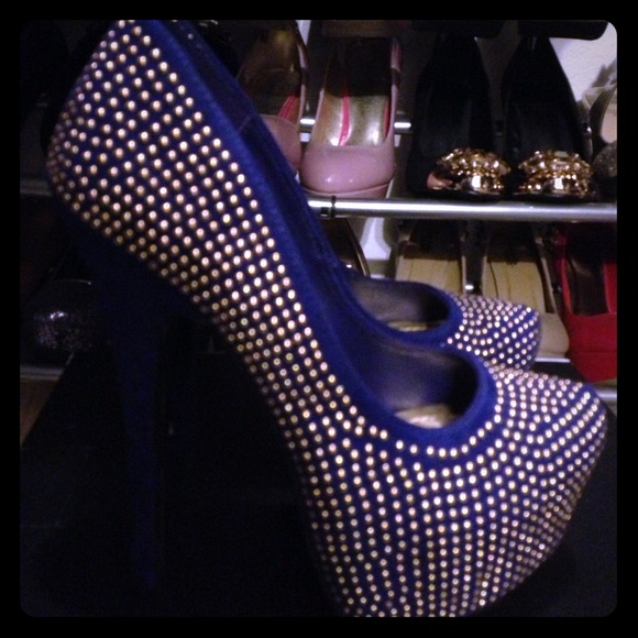 Price reduced! NWOT Shoedazzle studded heels