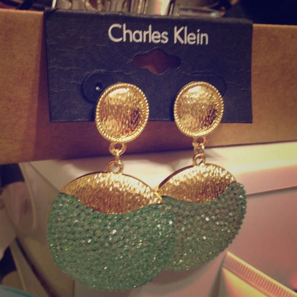 🎉SOLD🎉 Mint dangling earrings🎀