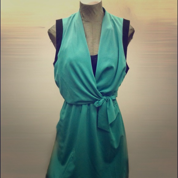 T Tahari Dresses & Skirts - T Tahari Turquoise Dress Sz 14