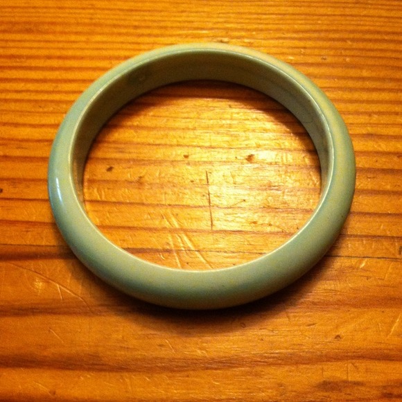 3 plastic bangles - Picture 3 of 3