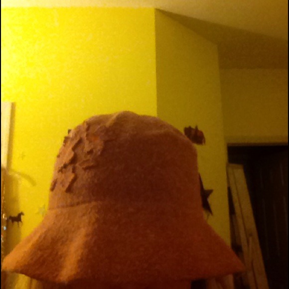 Liz Claiborne hat