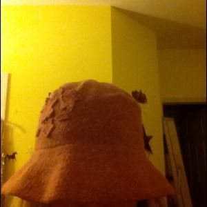 Liz Claiborne hat