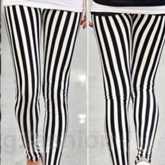Black and white stripped leggings!