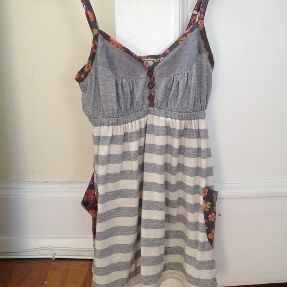 ❌Sold❌ Beautiful top - Picture 2 of 3