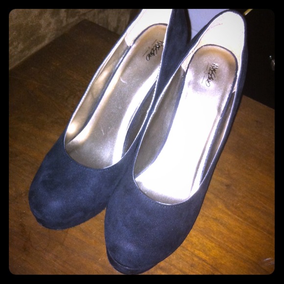 xxxTradedxxx size 8 black pumps