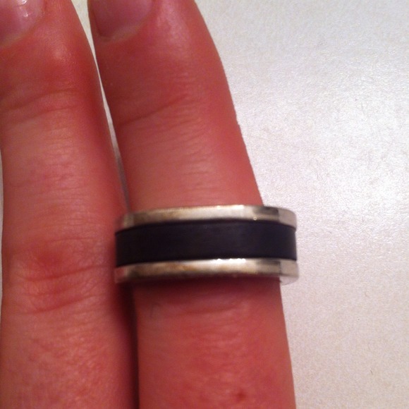 Men's Louis Vuitton Ring - Picture 2 of 3