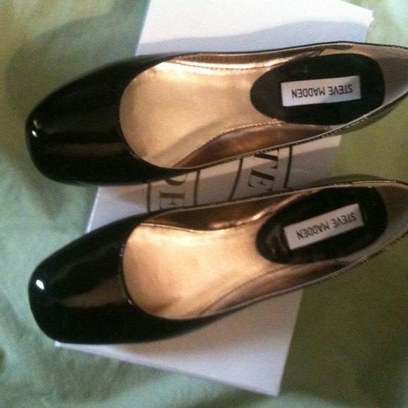 Shiny black flats