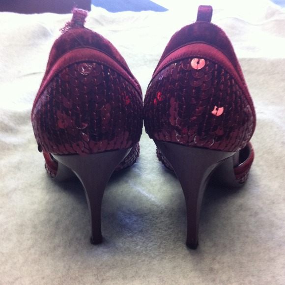 *traded* Authentic Tom Ford Gucci Red Sequin pumps - Picture 2 of 4