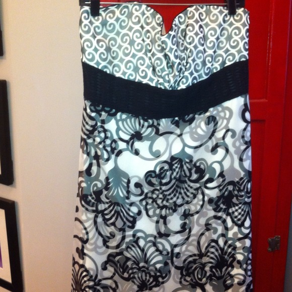 White House Black Market strapless dress! Size 12