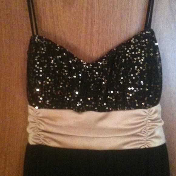 Sexy black dress. - Picture 2 of 4