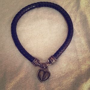 Vintage leather with heart choker