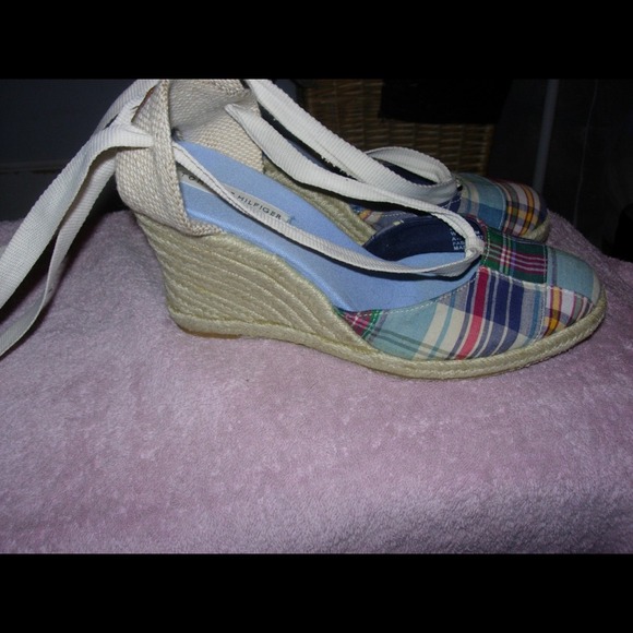 Tommy Hilfiger Shoes - ❤️❤️SOLD❤️❤️ Tommy Hilfiger Wedges Size 8