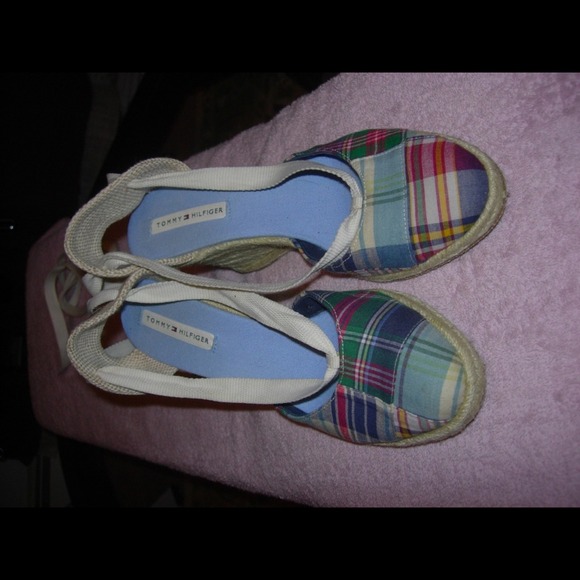 ❤️❤️SOLD❤️❤️ Tommy Hilfiger Wedges Size 8 - Picture 2 of 4