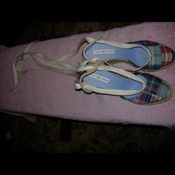 ❤️❤️SOLD❤️❤️ Tommy Hilfiger Wedges Size 8 - Picture 3 of 4