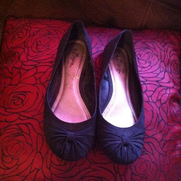 XXXsoldXXXBlack silk flats