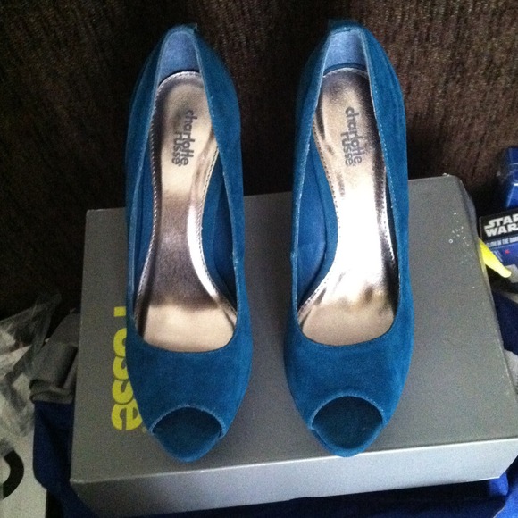 NWT Gorgeous Suede Teal Pumps - Picture 2 of 4
