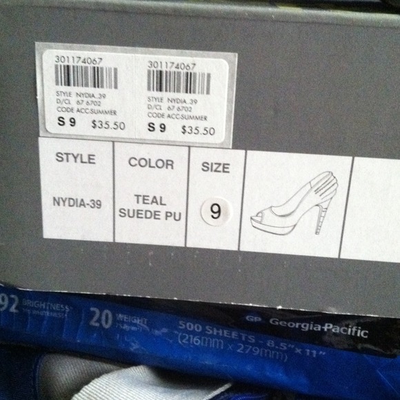 NWT Gorgeous Suede Teal Pumps - Picture 4 of 4