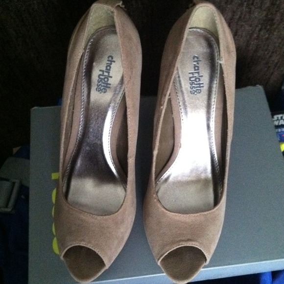 NWT Taupe Suede Pumps - Picture 3 of 4