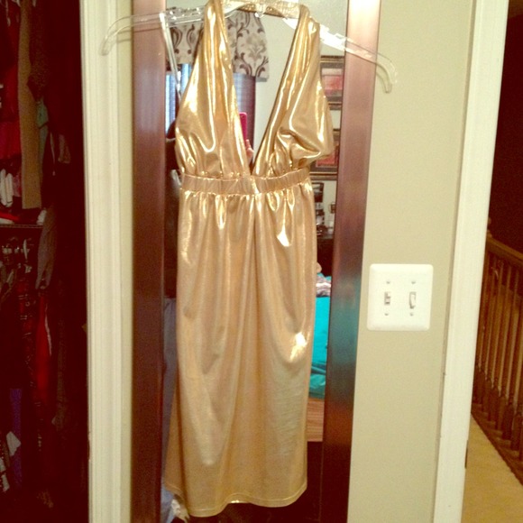 ✨Gold halter dress ✨